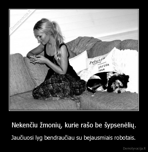 Nekenčiu žmonių, kurie rašo be šypsenėlių.