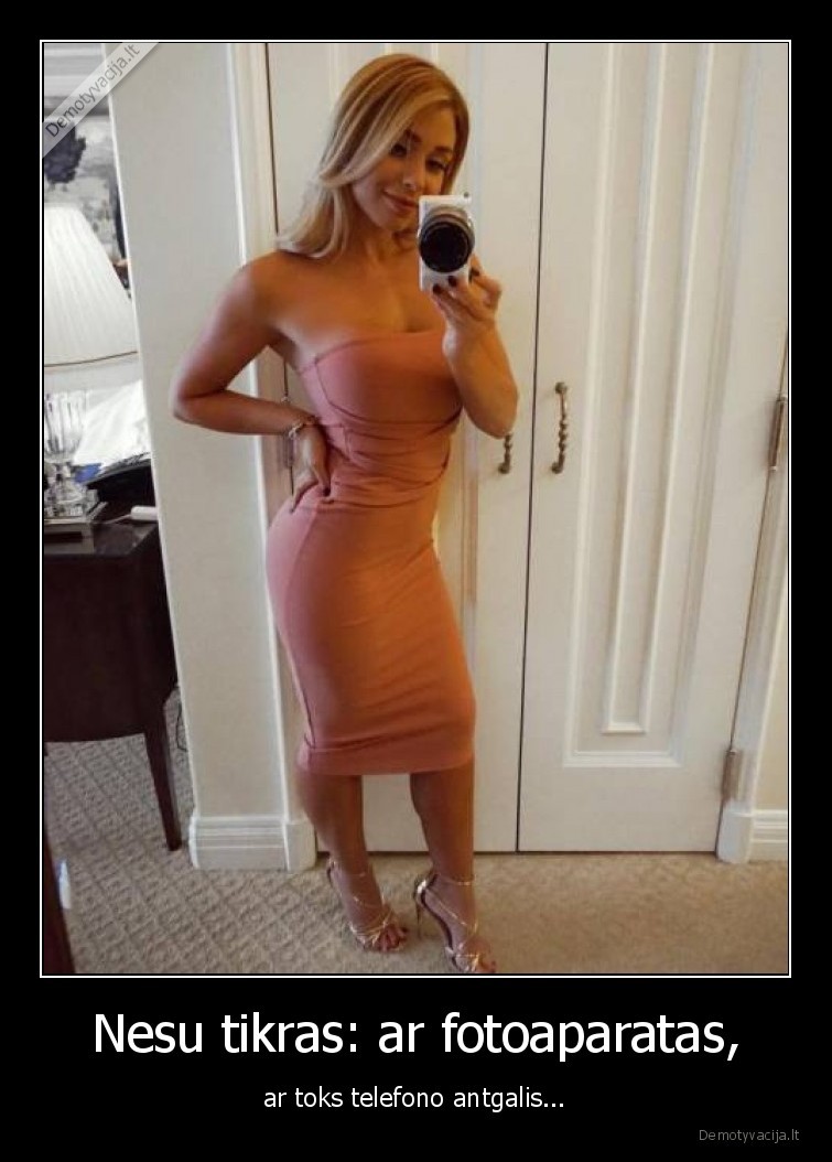 fotoaparatas,telefonas,mergina