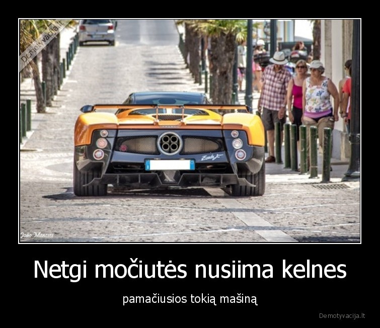 mociutes,nusiima,kelnes,sportine,masina