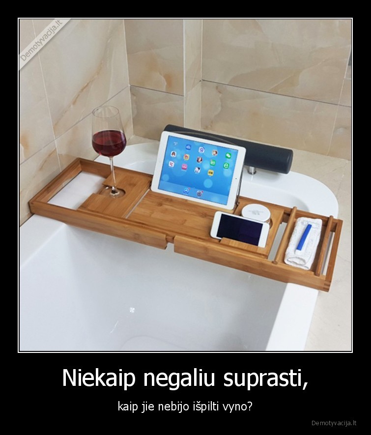 vonioje,patogumai,plansete,telefonas,vynas,merginos