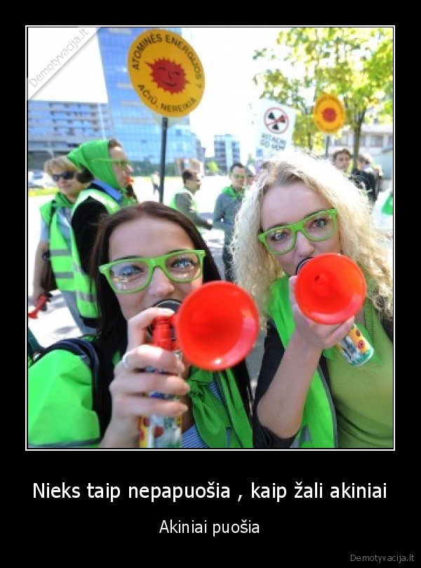 akiniai,zalieji,zali,merginos