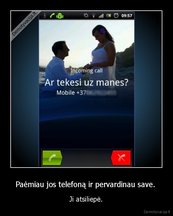 Paėmiau jos telefoną ir pervardinau save. 