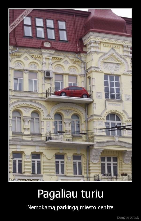 parkingas,masina, balkone