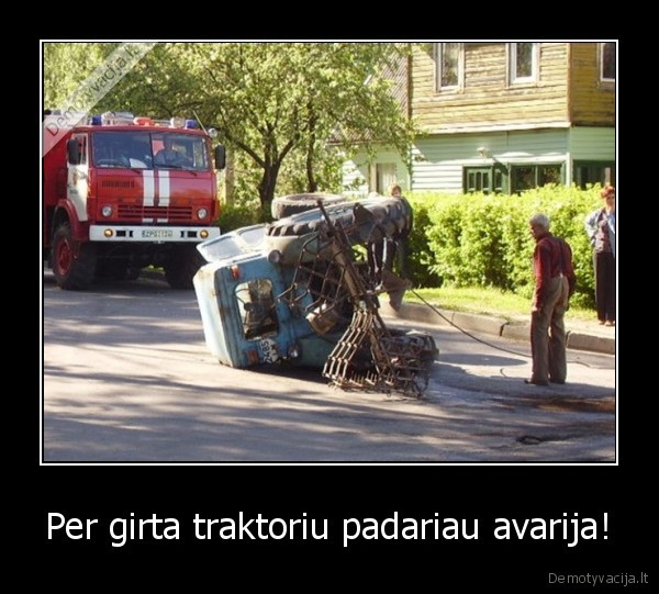 Per girta traktoriu padariau avarija!