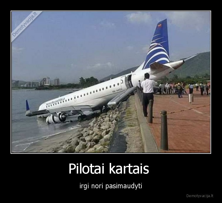 pilotas,lektuvas,maudosi