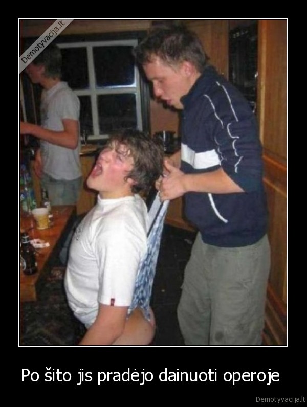 Po šito jis pradėjo dainuoti operoje 