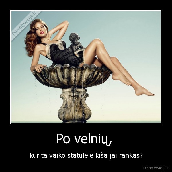 fontanas,moteris,vaikas,rankos,statulele