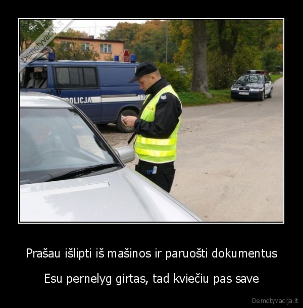 Prašau išlipti iš mašinos ir paruošti dokumentus