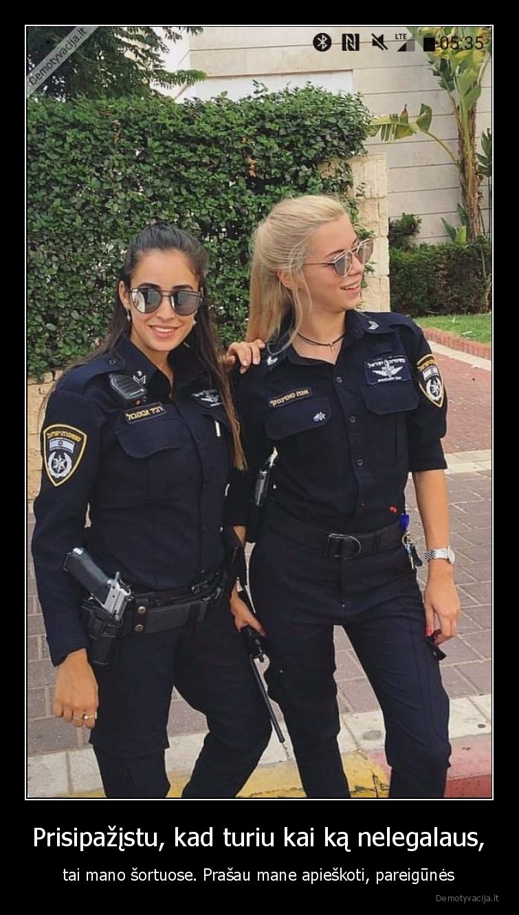 pareigunes,merginos,uniforma,nelegalaus,sortuose,prasau, apieskoti