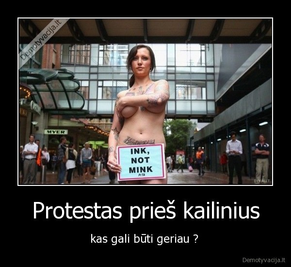 nuoga,stovi,moteris,kailiniai,protestas,grazu