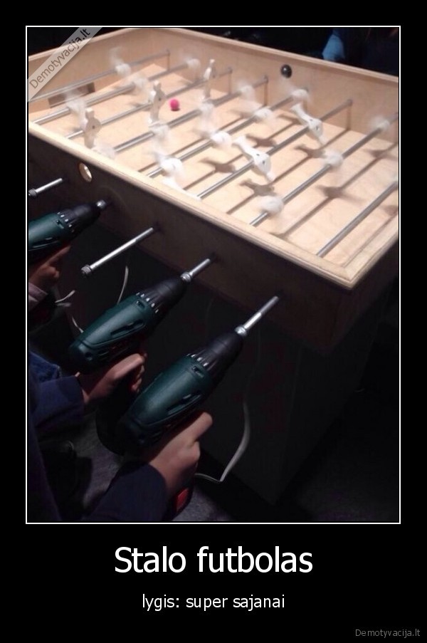 sajanai,futbolas,stalas