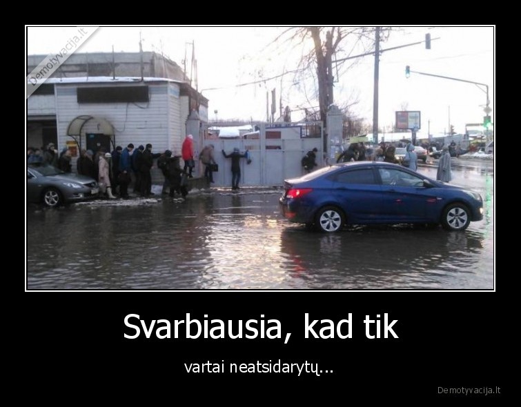 vartai,zmones,gatve,bala