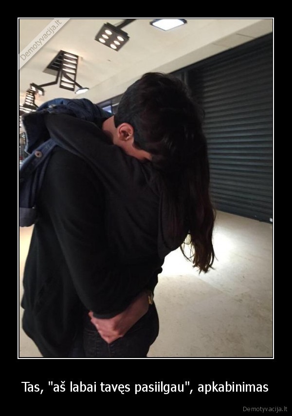 Tas, &quot;aš labai tavęs pasiilgau&quot;, apkabinimas