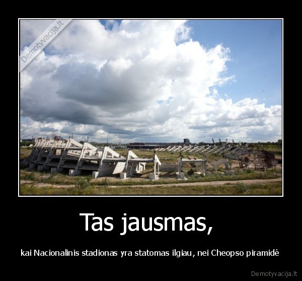 stadionas,piramide,futbolas,sportas