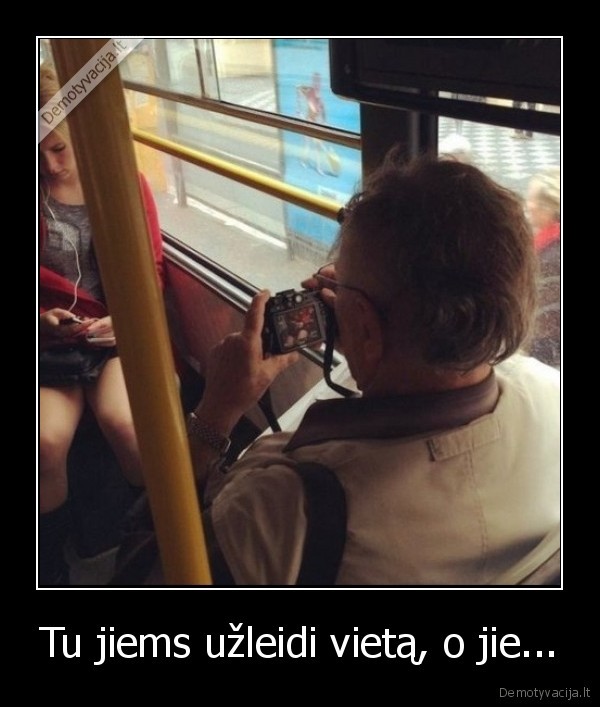 senukas,fotografuoja,mergina