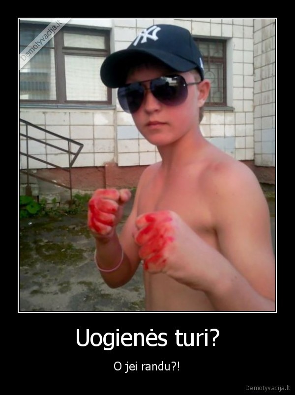 kruvini, kumsciai,vaikas, pozuoja, nuotraukai