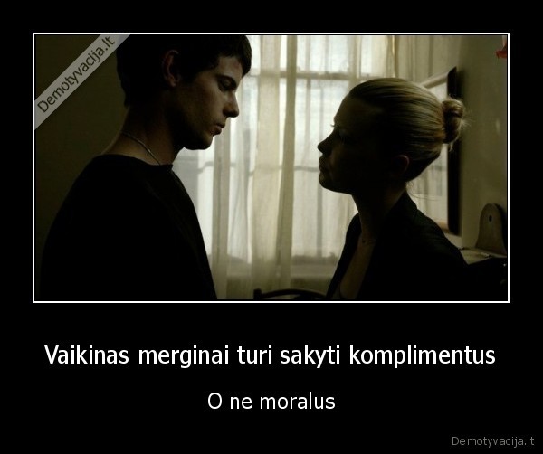 Vaikinas merginai turi sakyti komplimentus