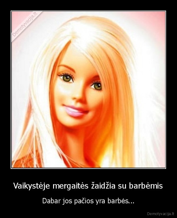 Vaikystėje mergaitės žaidžia su barbėmis