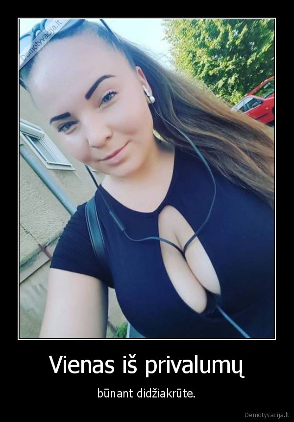 mergina,papai,ausines