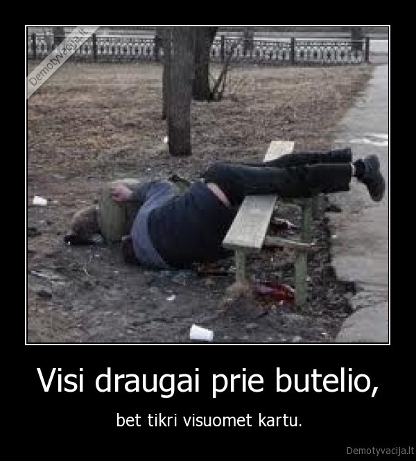 Visi draugai prie butelio,