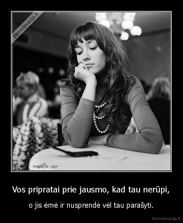 priprasti,jausmas,nerupeti,imti,parasyti,vel,nuspresti,rimoti,stalas,mergina