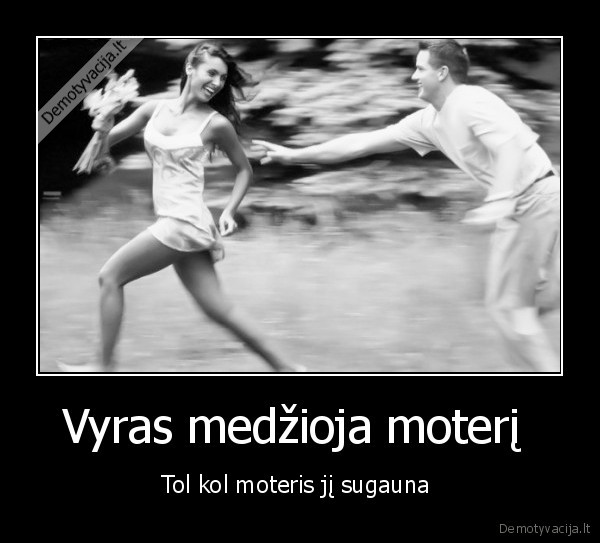 Vyras medžioja moterį 