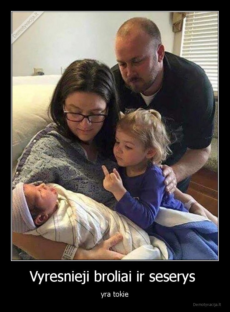 vyresnieji,sese,brolis,tevai,kudikis