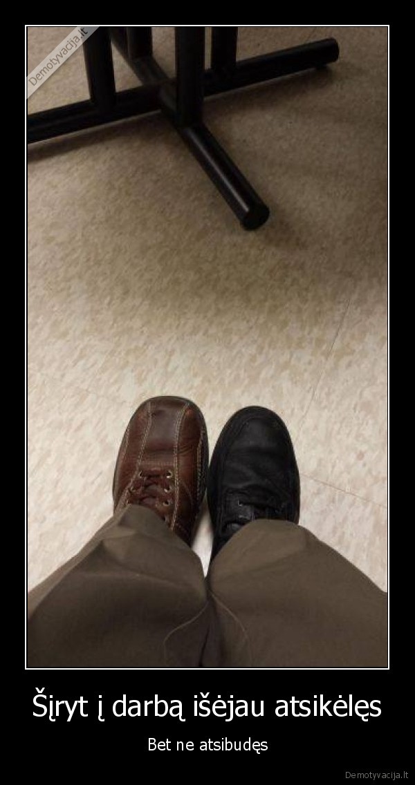 skirtingi, batai,kelimasis, rytais