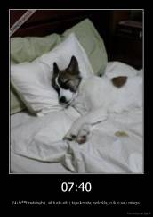 07:40 - Nu b**t neteisybė, aš turiu eiti į tą suknistą mokyklą, o šuo sau miega