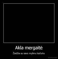 Akla mergaitė - Žaidžia su savo mylimu kačiuku