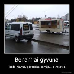 Benamiai gyvunai - Rado naujus, geresnius namus... skrandyje