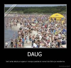 DAUG  - bet kartai atsukus nugara ir norejus pasidaryti viena kita fotke jie nesiderina