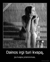 Dainos irgi turi kvapą, - jos kvepia prisiminimais.