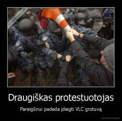 Draugiškas protestuotojas - Pareigūnui padeda įdiegti VLC grotuvą