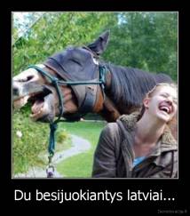 Du besijuokiantys latviai... - 