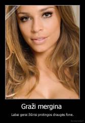 Graži mergina  - Labai gerai žiūrisi protingos draugės fone.