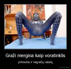 Graži mergina kaip voratinklis - pritraukia ir negražių vabalų