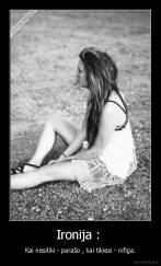 Ironija :  - Kai nesitiki - parašo , kai tikiesi - nifiga.