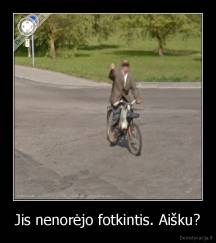 Jis nenorėjo fotkintis. Aišku? - 