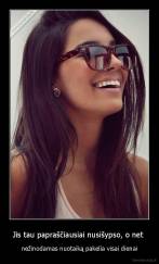 Jis tau papraščiausiai nusišypso, o net  - nežinodamas nuotaiką pakelia visai dienai