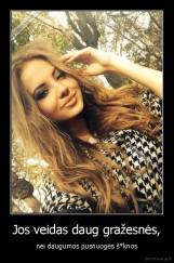 Jos veidas daug gražesnės, - nei daugumos pusnuogės š*knos