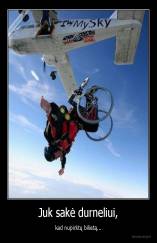 Juk sakė durneliui, - kad nupirktų bilietą...