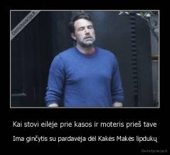 Kai stovi eilėje prie kasos ir moteris prieš tave - Ima ginčytis su pardavėja dėl Kakės Makės lipdukų