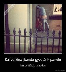 Kai vaikiną įkando gyvatė ir panelė - bando iščiulpt nuodus