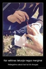 Kai vaikinas lakuoja nagus merginai - Nebegalima sakyti kad tai tik draugas