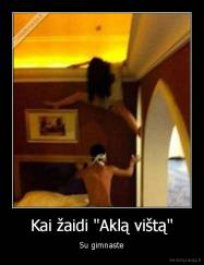 Kai žaidi "Aklą vištą" - Su gimnaste