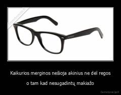 Kaikurios merginos nešioja akinius ne dėl regos - o tam kad nesugadintų makiažo