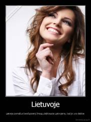 Lietuvoje - gatvėje pamačius besišypsantį žmogų dažniausiai galvojama, kad jis yra debilas