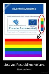 Lietuvos Respublikos vėliava. - Atrask skirtumą..