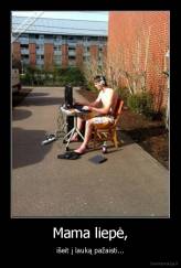 Mama liepė, - išeit į lauką pažaisti...